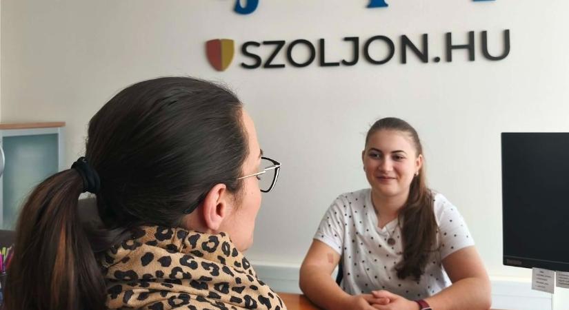 Többször hozták vissza a halálból, mégsem adja fel: most bárki segítheti a szolnoki Csenge gyógyulását – hallgassa meg!