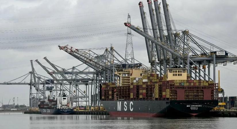 Olajszennyezés bénította meg Európa egyik legfontosabb kikötőjét