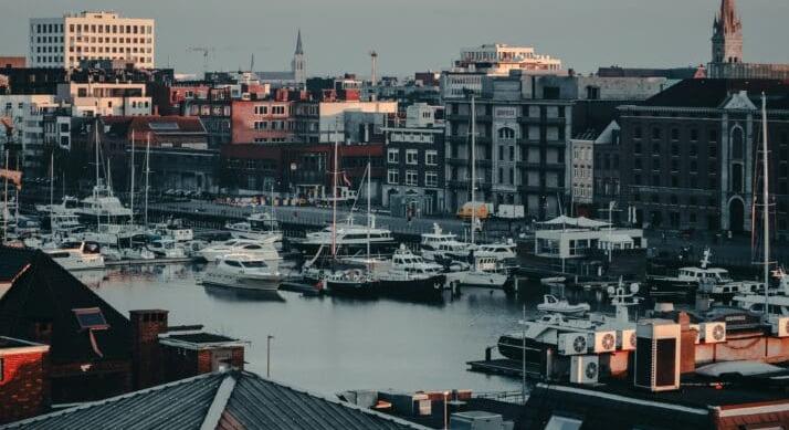 Olajszennyezés Antwerpenben – Olaj került a Scheldt folyóba, leállt a hajóforgalom