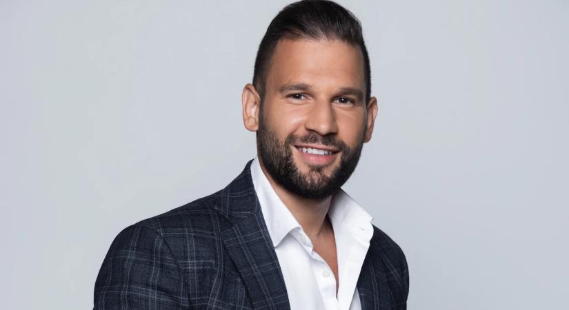 Rémálom! Rácz Jenőt otthagyta a repülő, mire meglettek az iratai