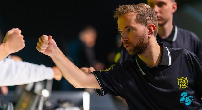 A csapat után a klub is elvesztette svéd jellegét, költözik a Ninjas in Pyjamas