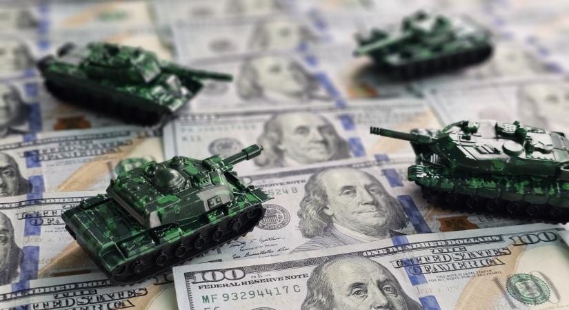 Súlyos árat fizethetünk a fegyverkezésért: kiderült, honnan fog hiányozni a rengeteg pénz a jövőben