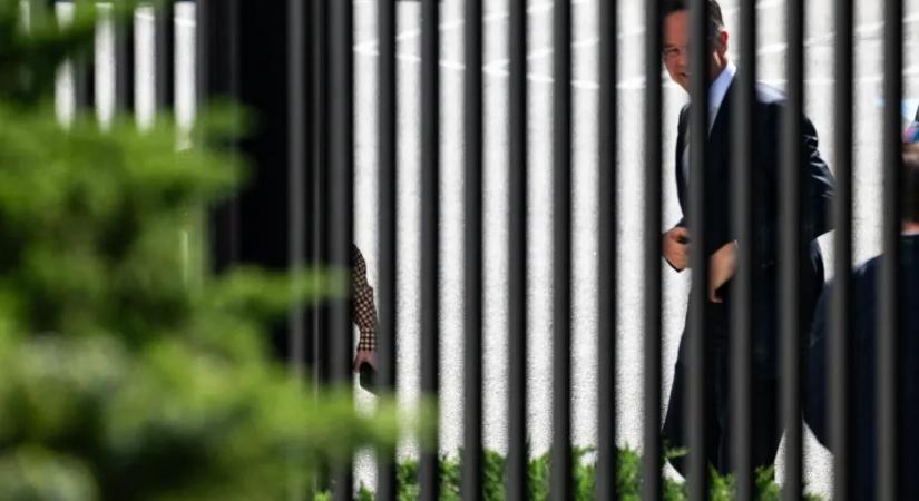 Politico: Sértések és fenyegetések sora hangzott el Trump és a NATO-főtitkár találkozóján