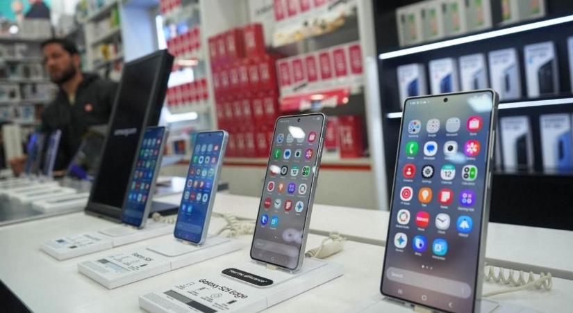 Kilőtt az Apple, hatalmasat zakózott a Samsung - már a multiknak is fáj a csiphiány
