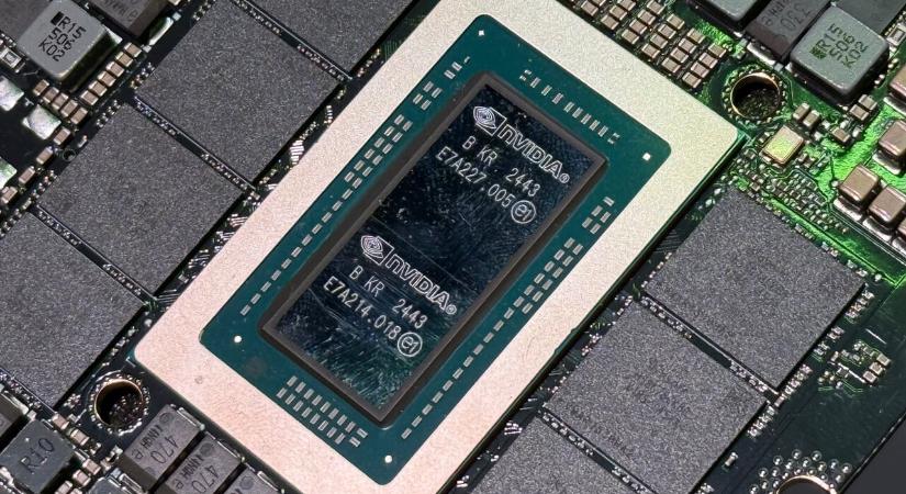 Lencsevégre kapták az egyik első Nvidia N1 alapú noteszgép alaplapját – 128 GB-nyi memóriával szerelték