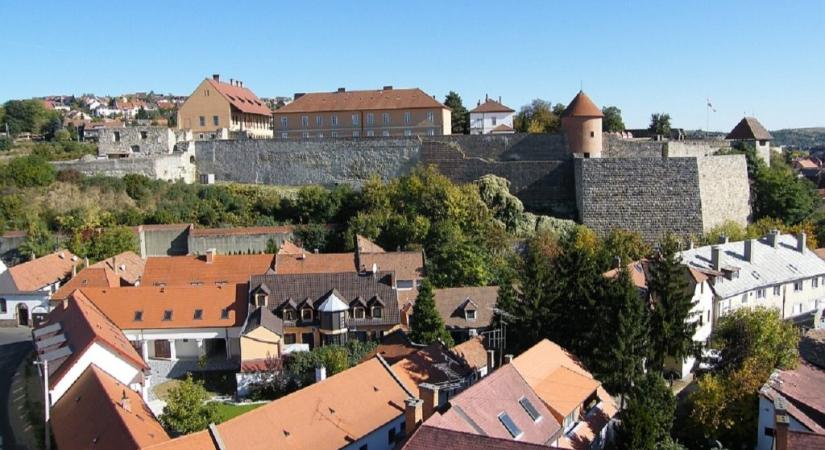 A Magyar Nemzeti Bank harminchárom műtárgya került az egri Dobó István Vármúzeumba