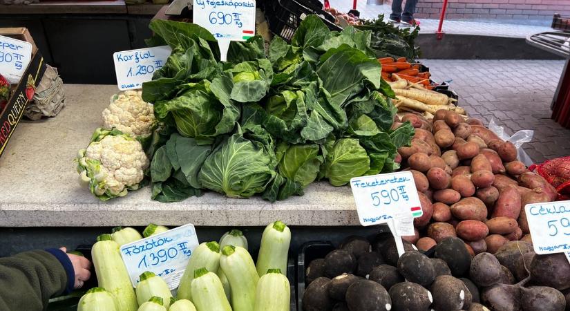 Egyre több friss termék jelenik meg a helyi piacon (videóval, képgalériával)