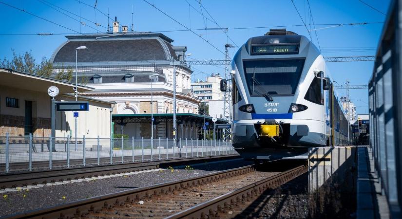 Pimasz játéknak lehetsz fültanúja a vasútállomáson