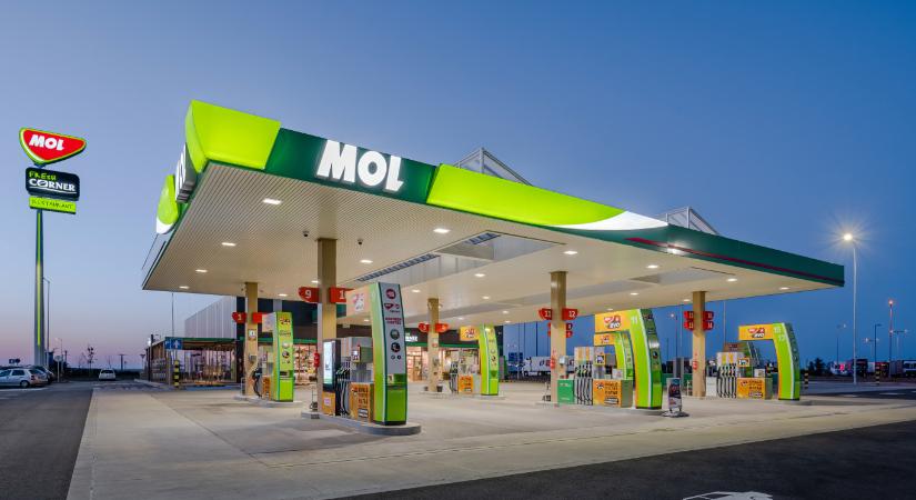 A választás előtt egy nappal 25 forinttal csökken a dízel ára