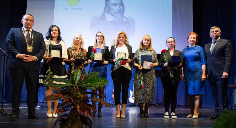 Díjazták az ipolysági pedagógusokat