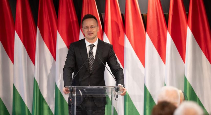 Szijjártó Péter: A jelenlegi nehézségek közepette a kormánynak meg kell védenie a magyar vállalatokat