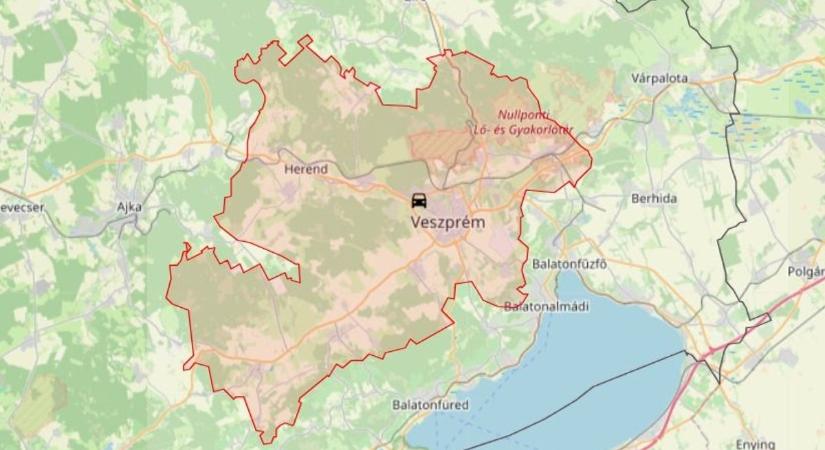 Karambol a 8-ason: mentők rohantak a helyszínre, torlódás alakult ki