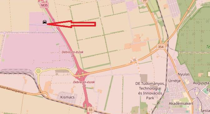 Kisbusz és autó ütközött Debrecen határában