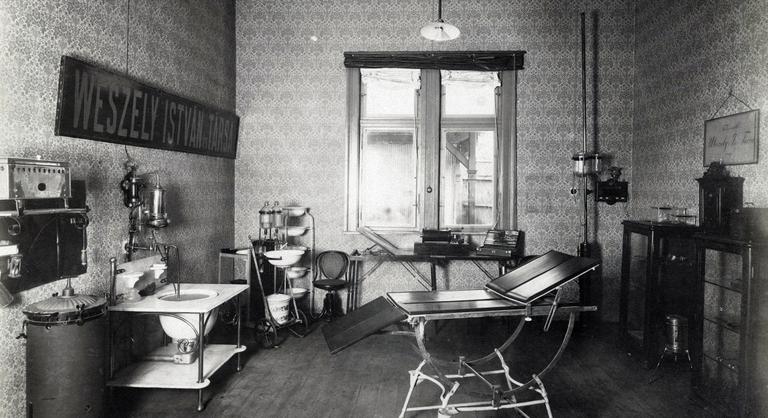 Egy magyar orvos, aki a semmiből hozta létre a világ egyik legfejlettebb mentőszolgálatát