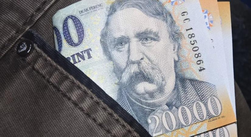 Hamis pénzzel élnek vissza a csalók a rendőrség nevében