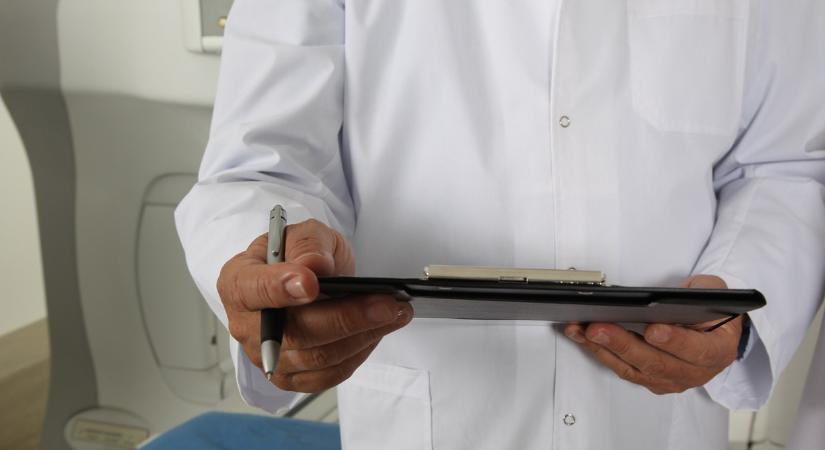 MOK: minden hatodik orvos csak a magánellátásban gyógyít