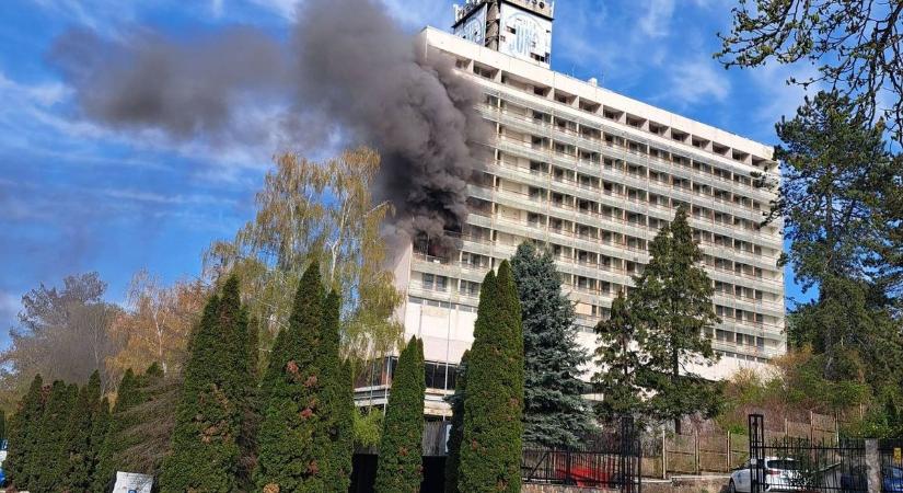 Ég a Juno Hotel Miskolctapolcán! Tűzoltók a helyszínen