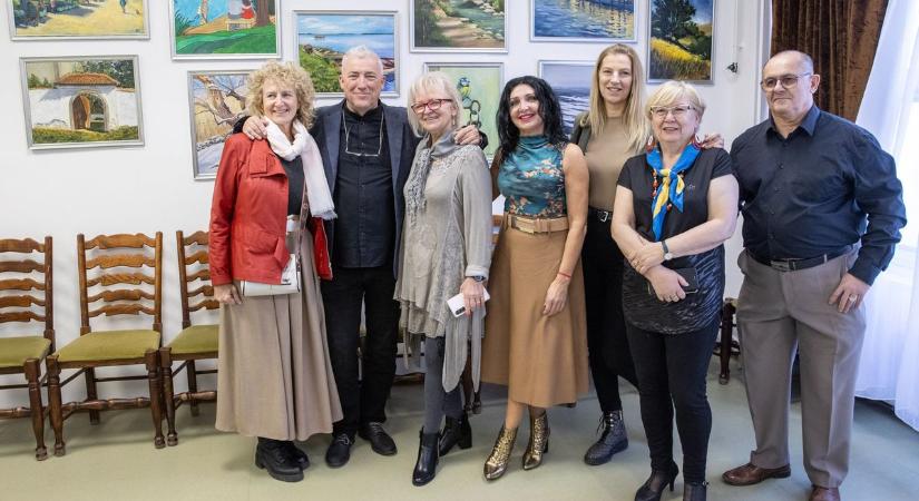 Színes, vidám képek kerültek a kórház falára (galéria)