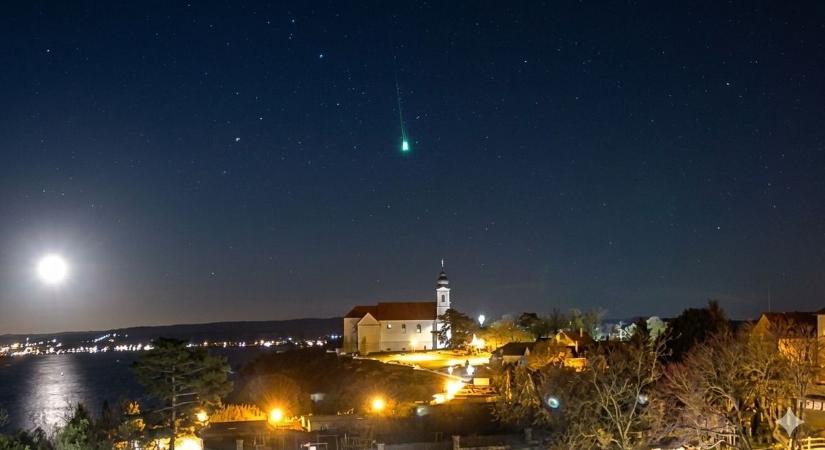 Izzó tűzgömb szelte át a déli égboltot  videó
