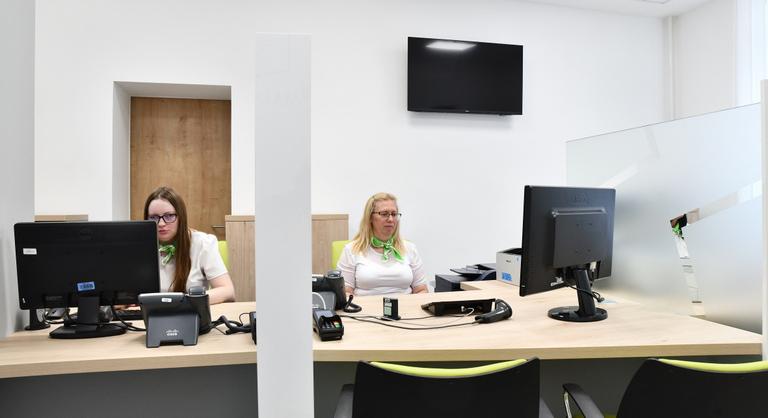 Rendkívüli nyitva tartással készülnek a kormányablakok a választás hétvégéjén