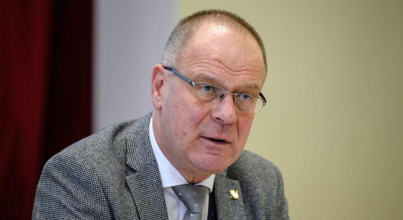 Navracsics Tibor bejelentette, ötszáz millió forintból újul meg a tapolcai zeneiskola