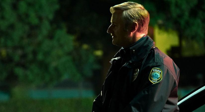 Akkora siker az HBO új vígjátéksorozata, hogy máris megújították a 2. évadra!