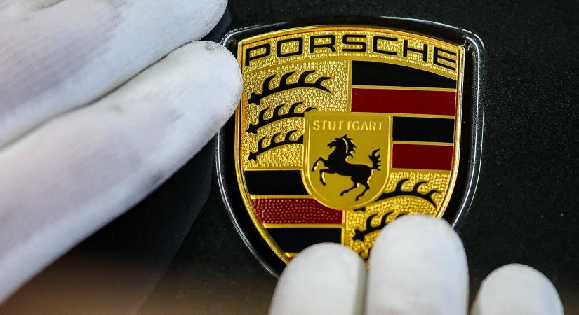 Nagy pácban a Porsche, drasztikusan beestek az eladásai