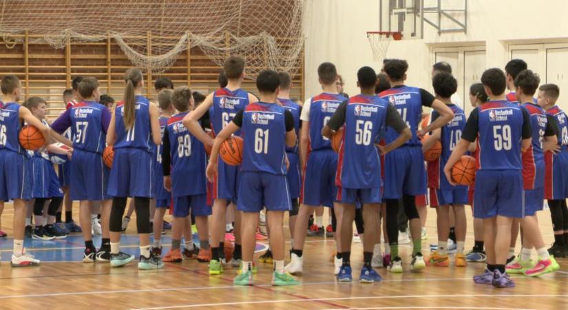 Az NBA Debrecenbe költözött: fiatal tehetségek előtt nyílik meg a világ – videókkal