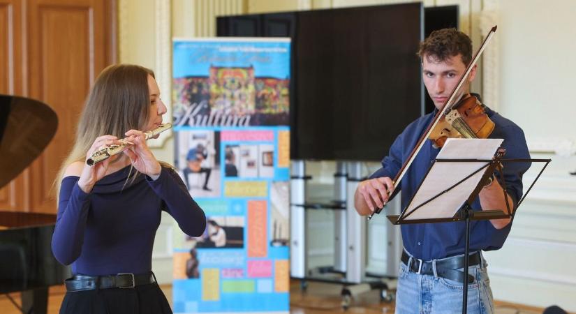 Kultúrbomba robbant az SZTE-n: a jövő sztárjai léptek színpadra – galériával