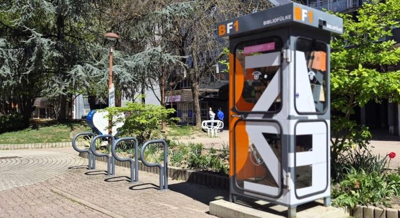 Ebben a fülkében miért nem lehet telefonálni?