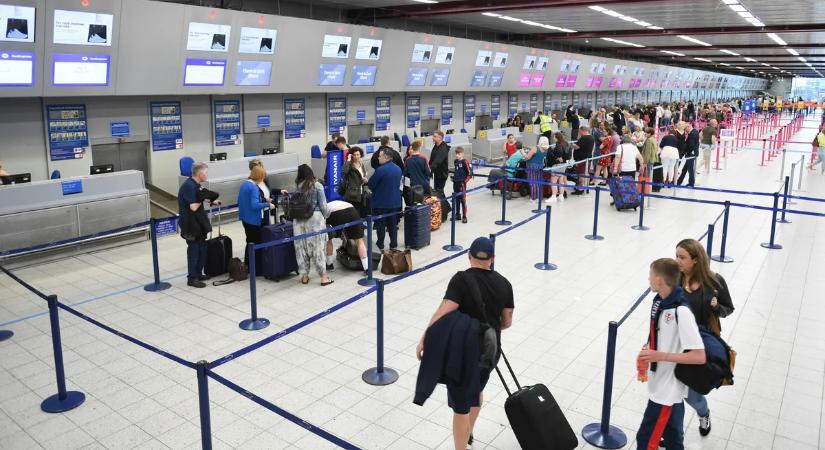 Új szabály jön: ujjlenyomatot és fotót kér az EU az utazóktól