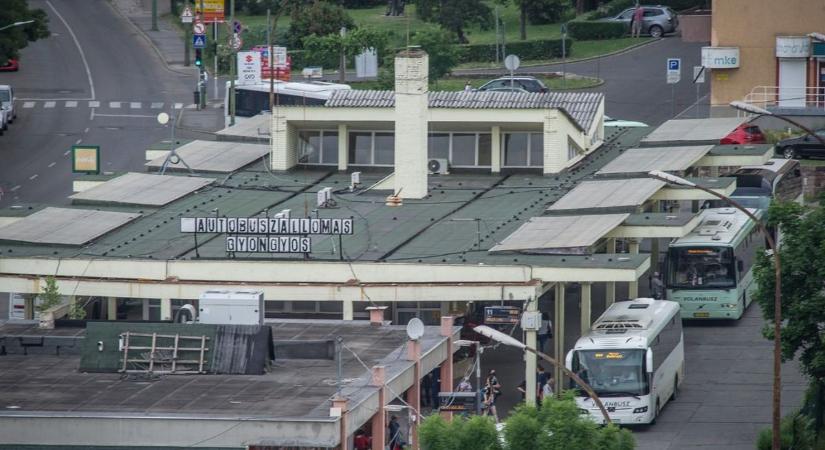 A gyöngyösi buszpályaudvar rémei szedhetik a cókmókjukat - új "lakók" érkeznek a törzshelyükre