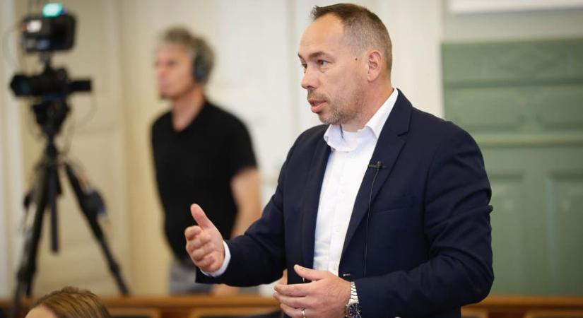 Vádat emeltek az egykori győri fideszes politikus ellen a Dézsi-videó ügyében