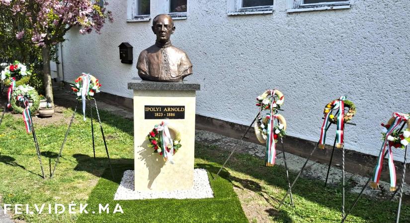 Az ipolybalogi Ipolyi Arnold-szobor felavatása képeken