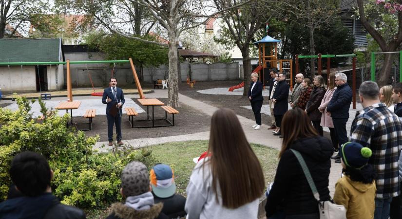 Megújult a győri gyermekotthon udvara, a szabadban játszhatnak a gyerekek - fotók