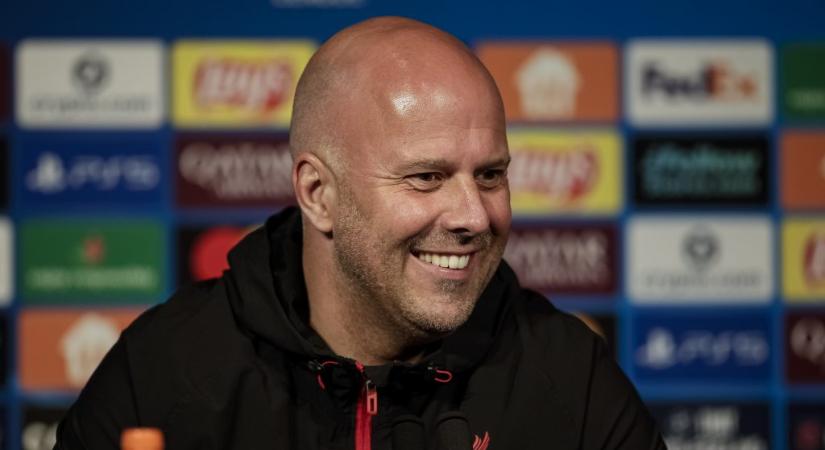 Arne Slot szerint a vezetőség és a szurkolók is támogatják őt