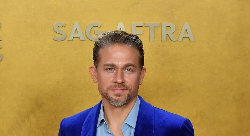Charlie Hunnam barátja kedvéért dobta A szürke ötven árnyalata főszerepét