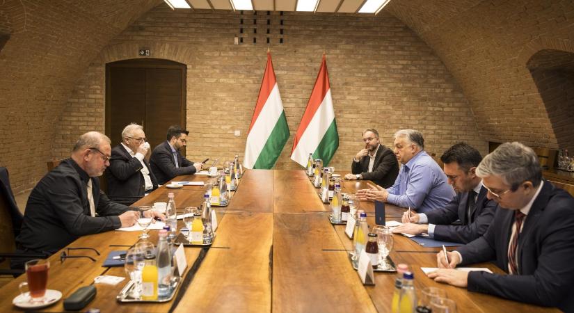 Két nappal a választás előtt a Mol 25 milliárdot ad az MCC-nek, összesen 241 milliárd forint osztalékot dob szét