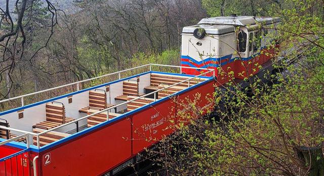 Nyitott panorámakocsival bővül a budapesti Gyermekvasút járműparkja