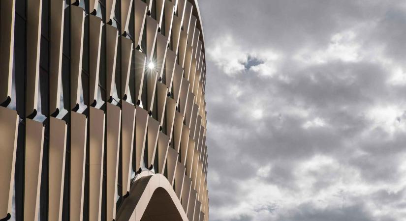 Skicctől a promptig – kutatás és kérdőív a hazai építészirodák MI- és tervezőeszköz-használatáról