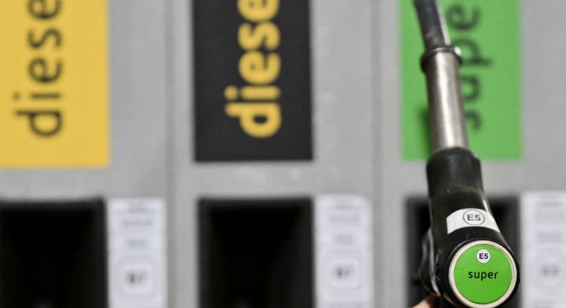 200 Celsius-fokos közegbe rakták a műanyagot, benzinné és dízellé változott