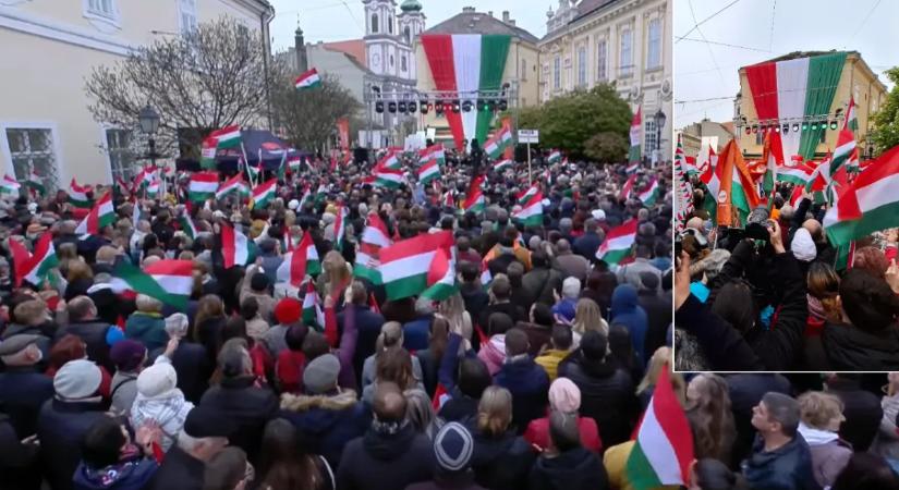 Országjárás: "Többség vagyunk" - Székesfehérváron végeláthatatlan a tömeg