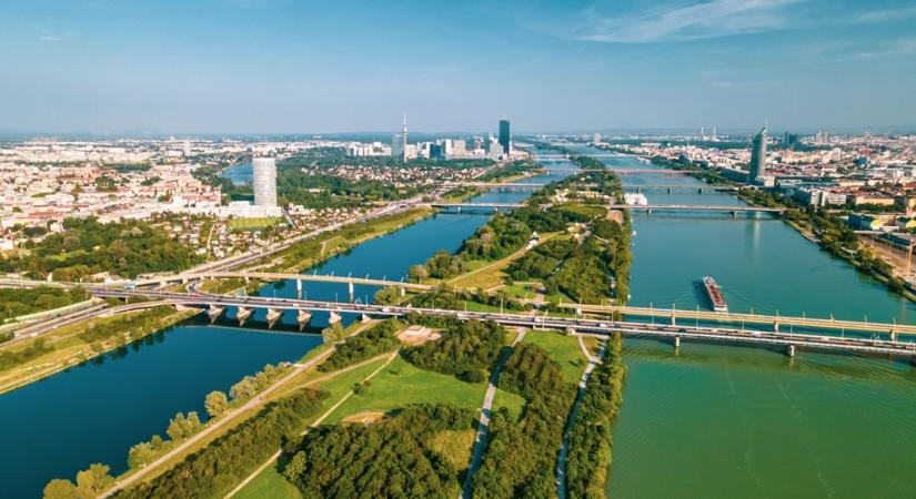 Elsüllyedt a Duna legöregebb személyszállító hajója