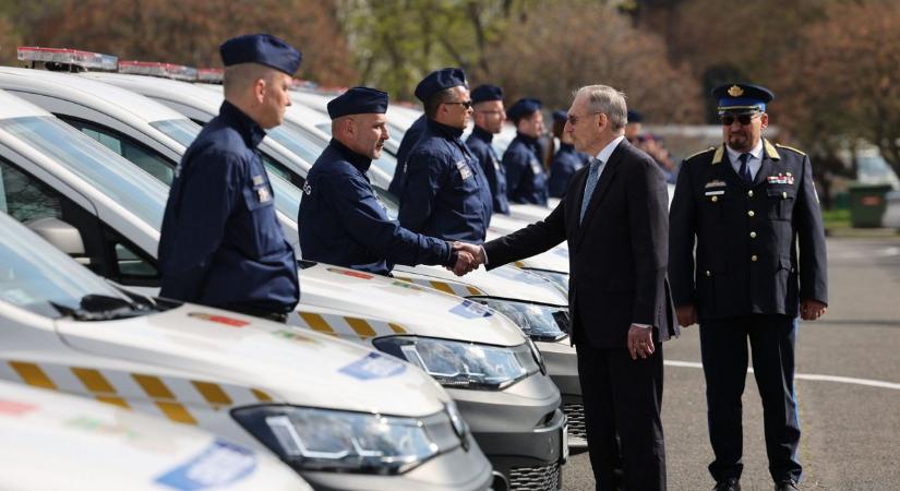 A hatékony munkavégzést segítik a szolgálatba állított új rendőrautók  fotók