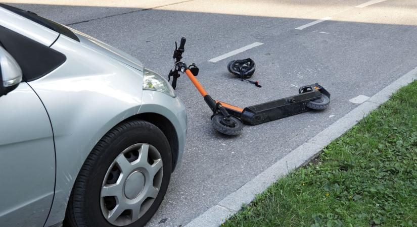 Egy autós és egy elektromos rolleres ütközött Sándorfalván