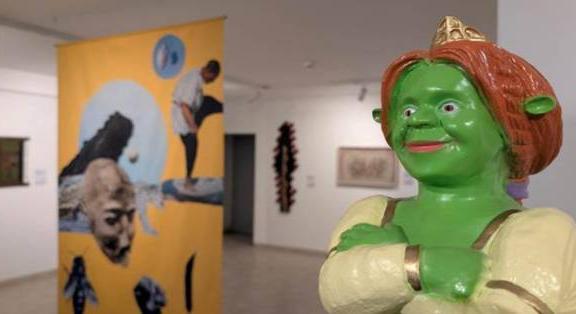 Elpusztíthatatlan tárgyak. Hétköznapi tárgyak és képzőművészet – Különleges, fenntarthatóságra hangolt kortárs tárlat nyílt a szentendrei Skanzen Galériában