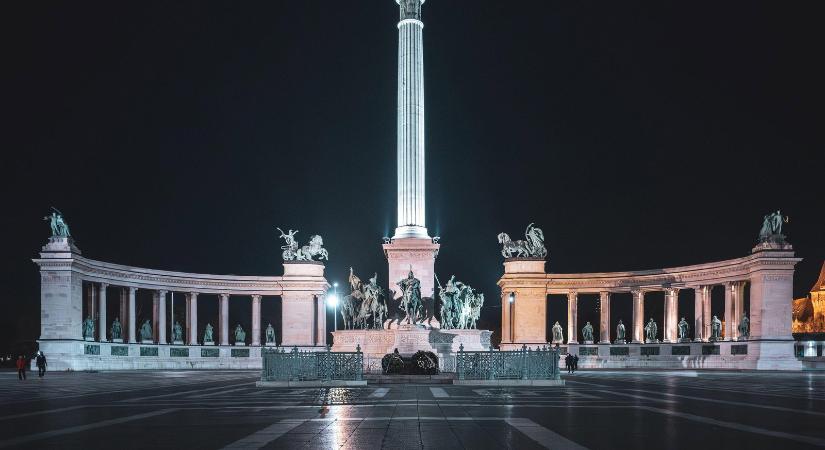 Megfagyott a levegő a Rendszerbontó Nagykoncerten, egy előadó durva szavakkal illette Puzsér Róbertet