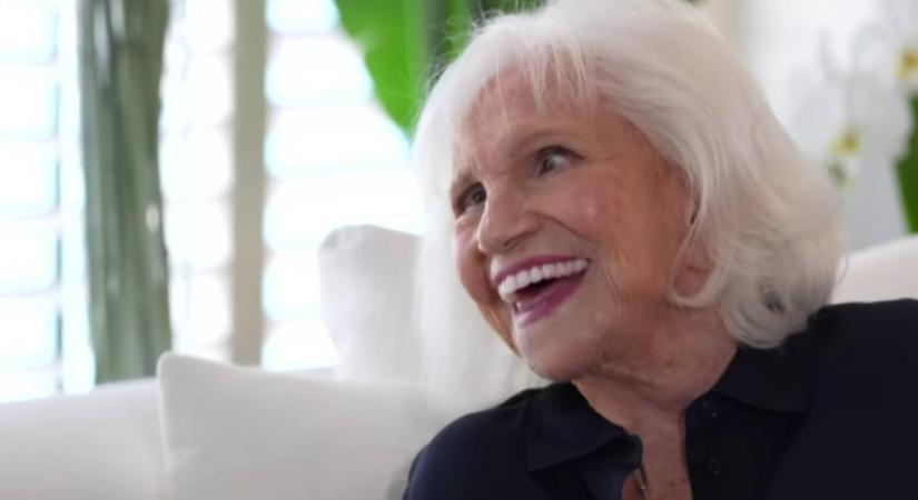 „Carole imád pletykálni” – a TikTok 103 éves sztárjával beszélgetett a Heti Napló riportere