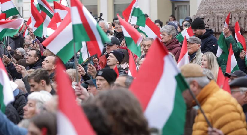 Elképesztő képek: rengetegen hallgatták Orbán Viktor beszédét