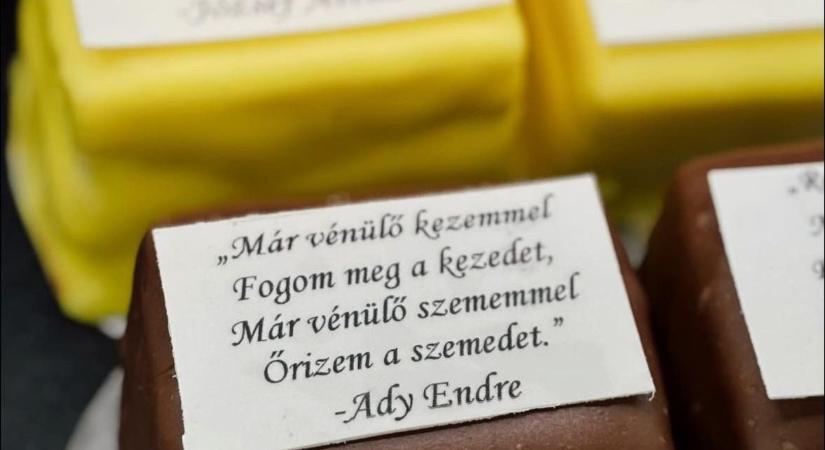 Minyonba foglalt költészet, ünnepeljük édesen a magyar líra szépségét Győrben